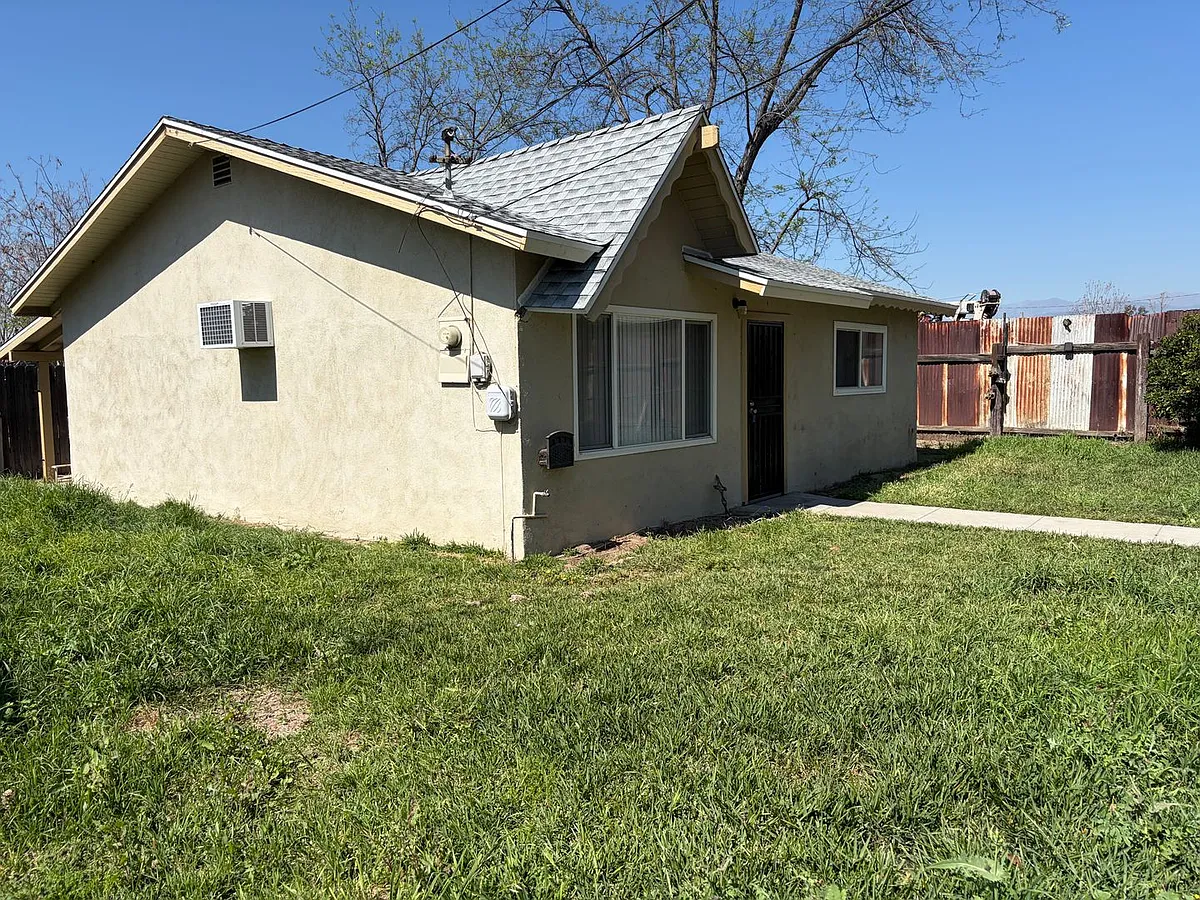 Building Photo - 3828 E Grand Ave