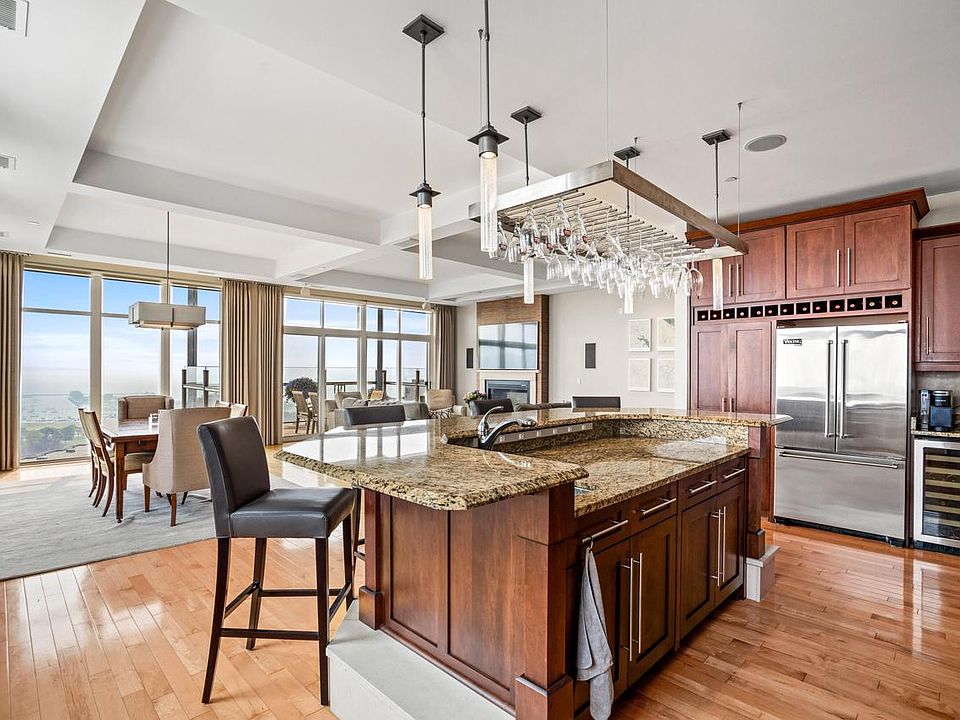 1st image of 1313 North Franklin PLACE #1006