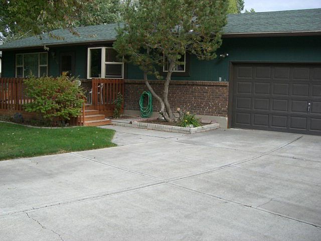1st image of 870 Buckboard Ln