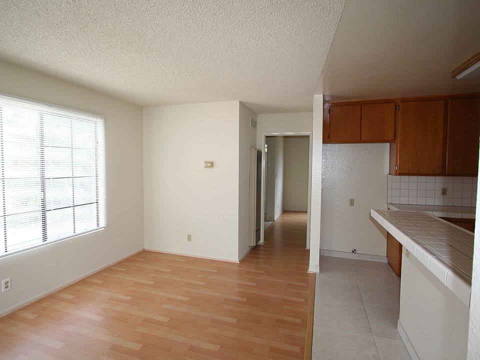 2nd image of 1024 Bennett Ave APT 204