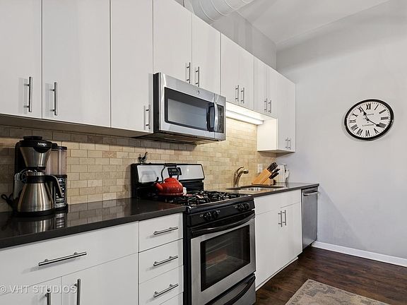 3rd image of 400 N Racine Ave APT 202