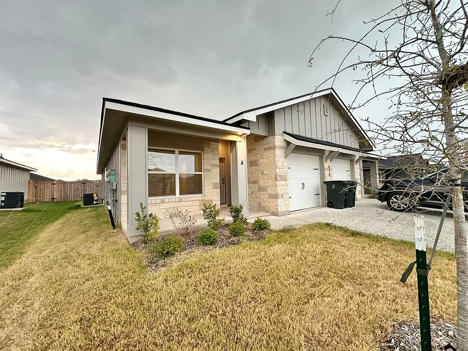 910 Cherry Laurel Ln