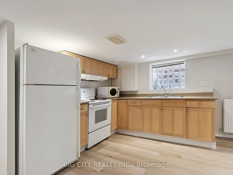 178 Douglas Ave #LOWER — Photo 10