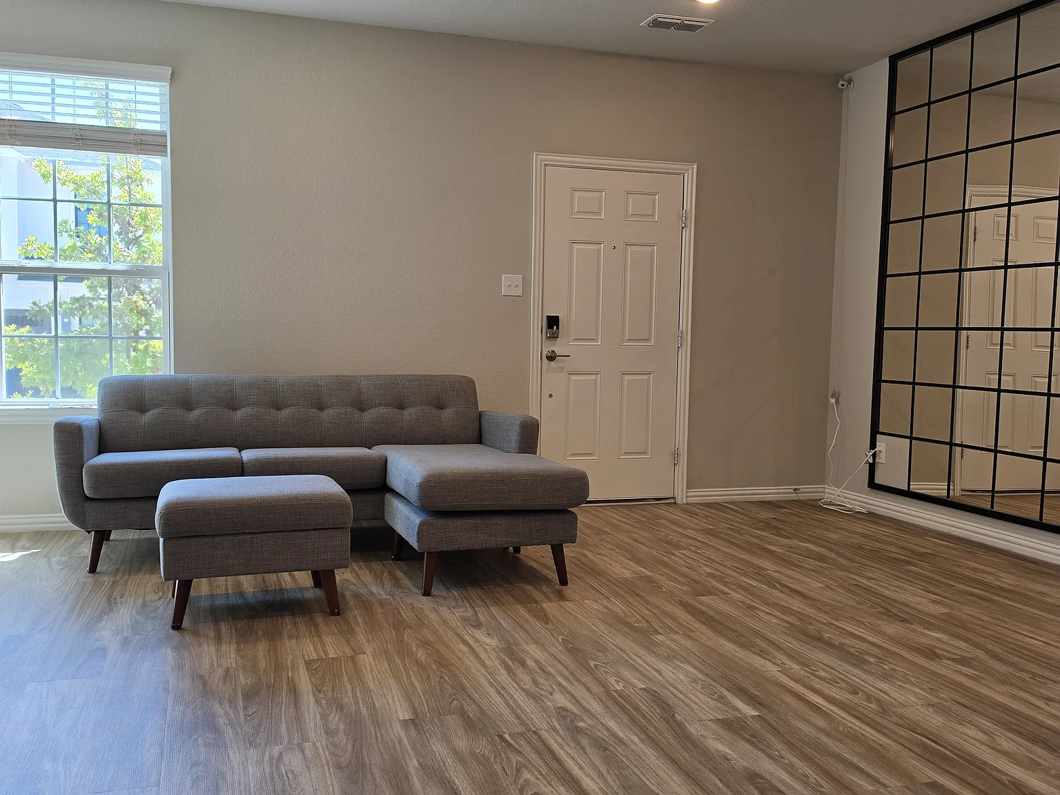 3 bed, 2.5 bath, 1761 sqft, $2,500 — Photo 3