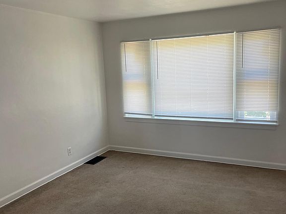 2nd image of 1511 Warwick Ave #4