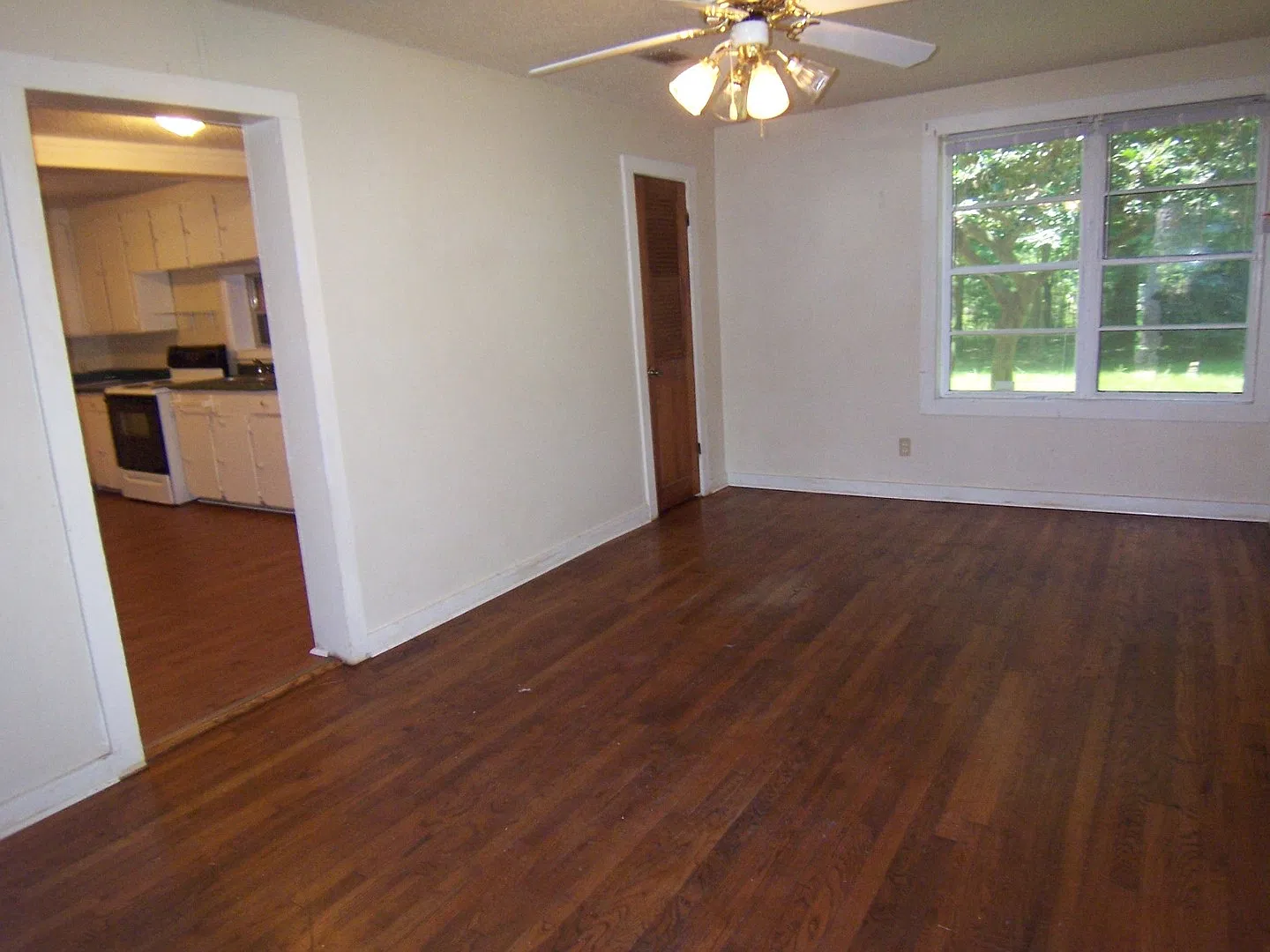 82 Catherine - Pineville, near Kees Park — Photo 3