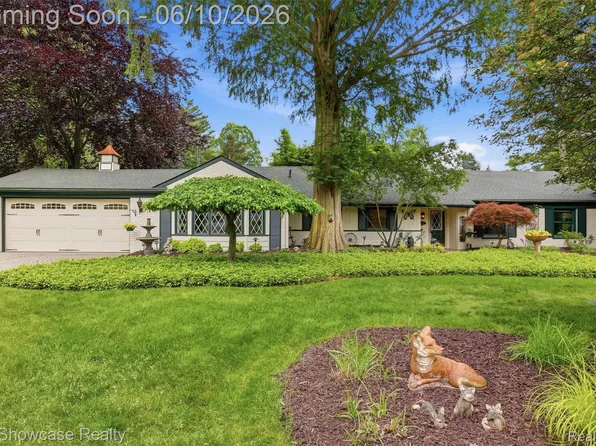 27221 Apple Tree Ln, Franklin, MI 48025
