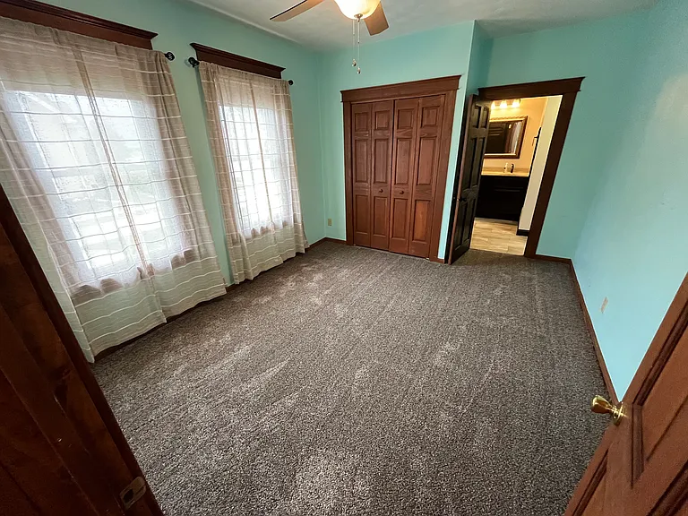 211 W Fisk St — Photo 17