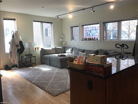 Living/dining area