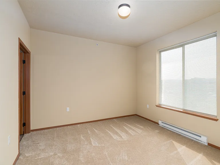 Eagle Point Apartments — Photo 35