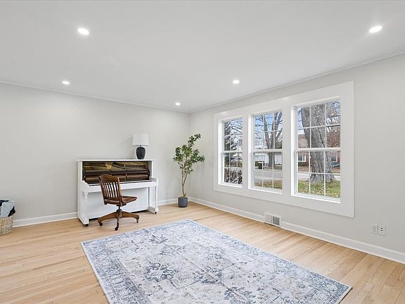 5th image of 73 Harvey Ave