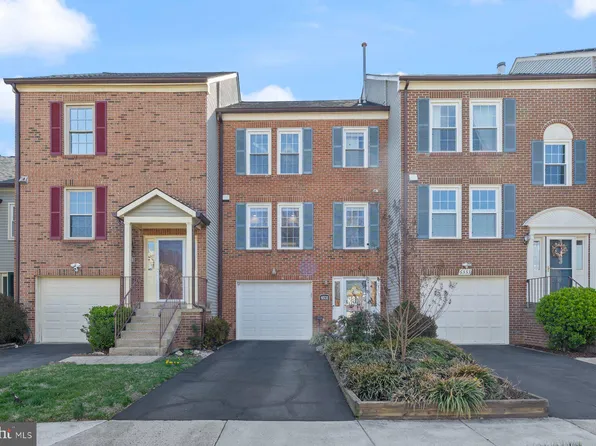 6531 Tartan Vista Dr, Alexandria, VA 22312
