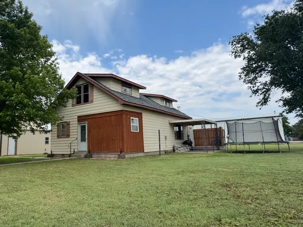 363 E 5th St, Grainfield, KS 67737