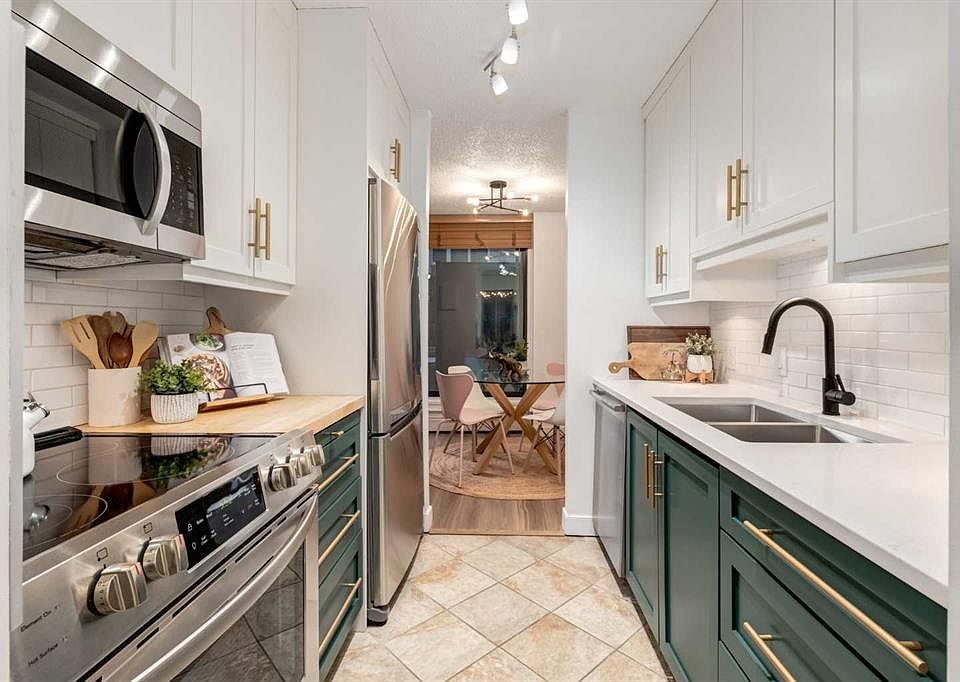 1st image of 718 12th Ave SW #206