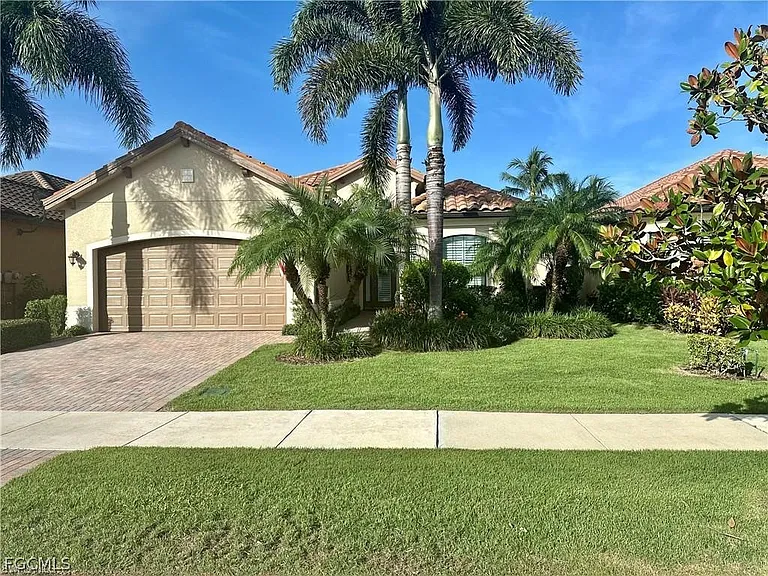 9061 Isla Bella Cir — Photo 2