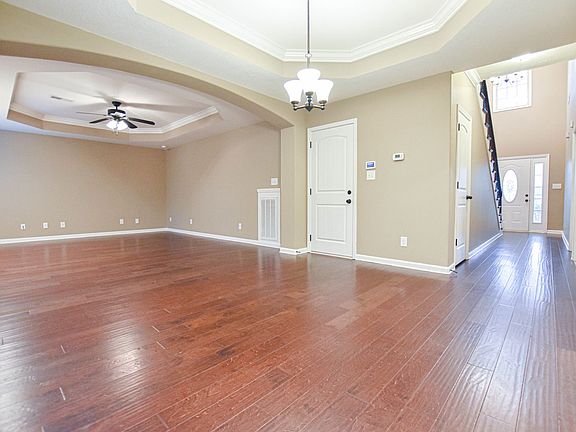 5th image of 711 Sturdivant Dr