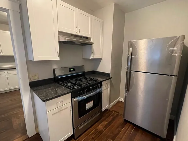 16 Radcliffe Ave #2 — Photo 5