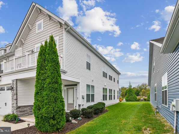 8 Old Orchard Ave, Ocean View, DE 19970