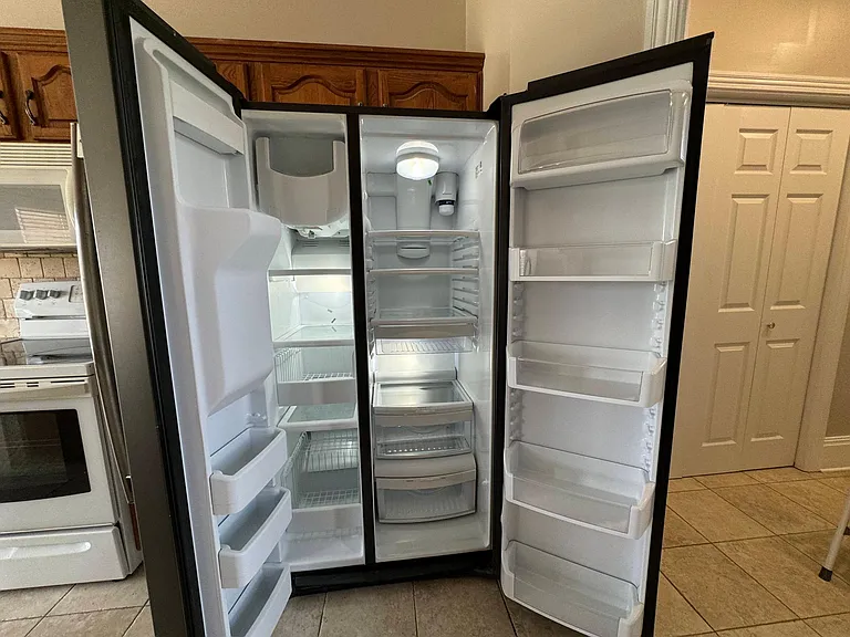 Large spacious Freezer/Refrigerator