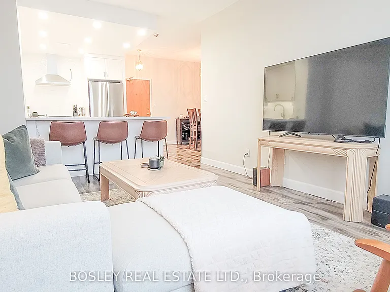 326 Major Mackenzie Dr E #822 — Photo 4