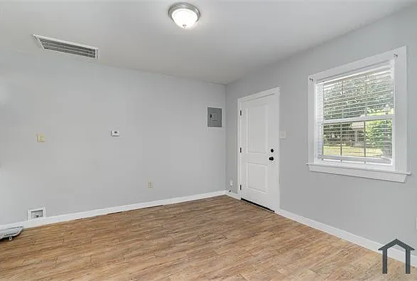 3402 Jeffries St #B — Photo 2