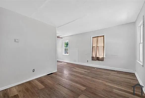322 Plaza Ave — Photo 4