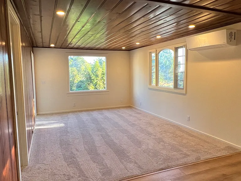 465 El Sueno Rd — Photo 2
