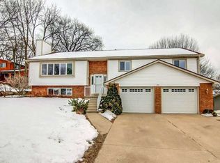 1611 Elderwood Cir, Middleton, WI 53562