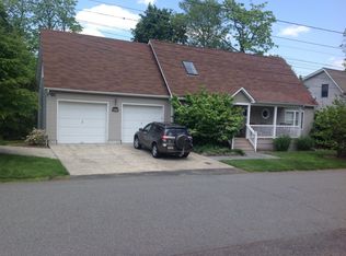 220 Essex St, Stirling, NJ 07980