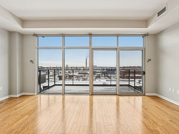 3rd image of 106 W Seeboth St Unit 821