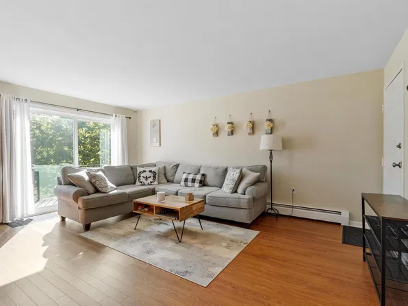 23 Edgelawn Ave APT 5, North Andover, MA 01845
