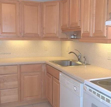 4th image of 10425 SW 112th Ave APT 311
