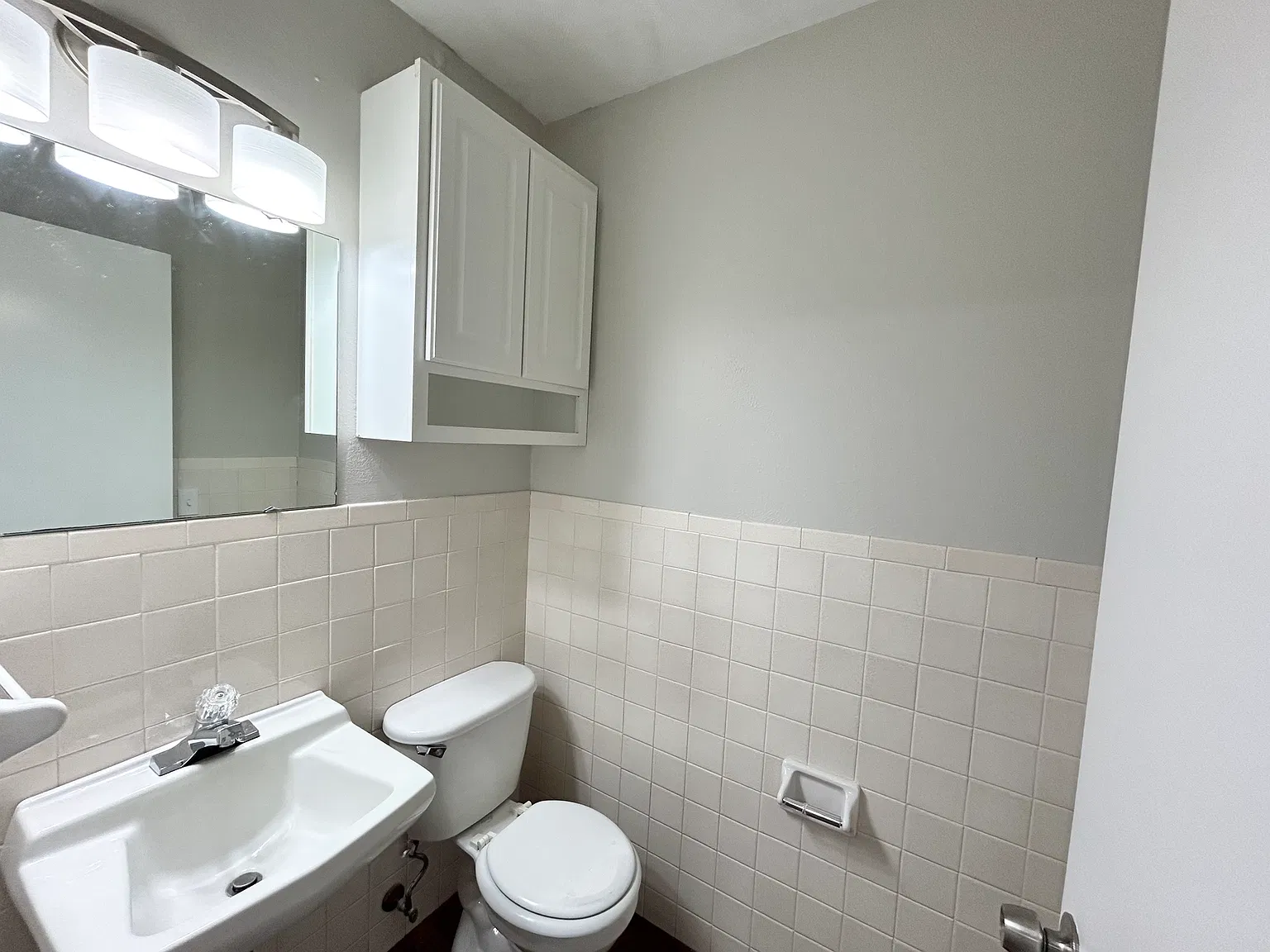 2 bed, 1.5 bath, 1027 sqft, $1,100 — Photo 3