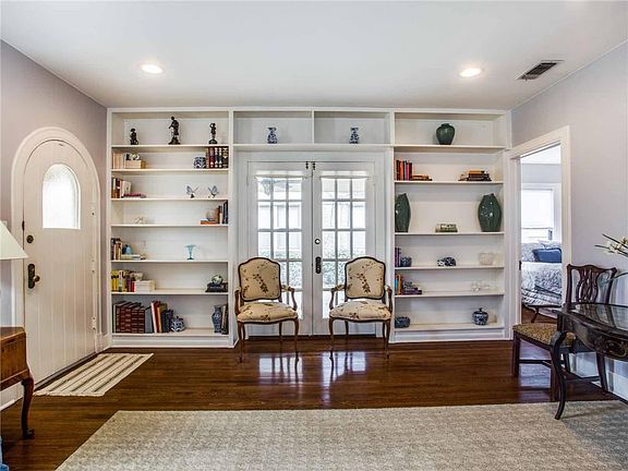 4th image of 1115 N Winnetka Ave