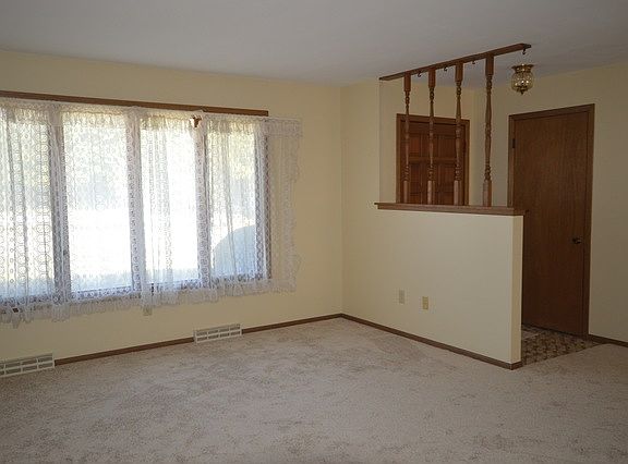 2nd image of 1933 N Jackson St