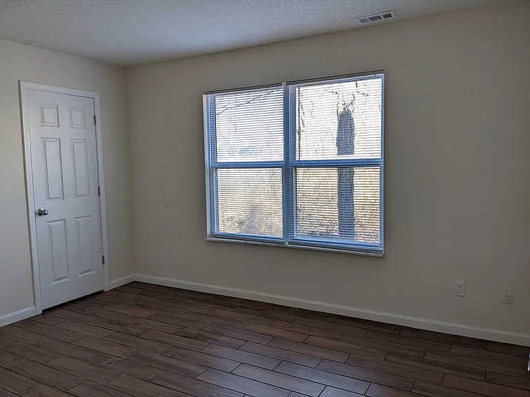 261 Baker St — Photo 12