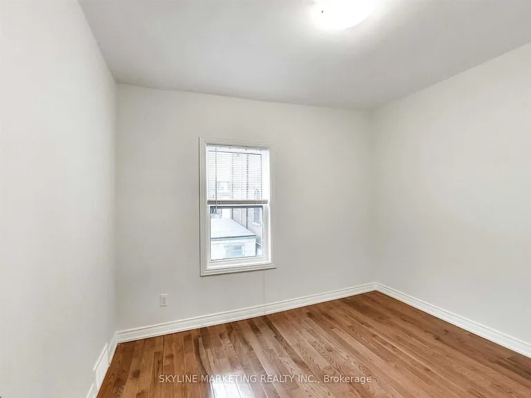 809 Dovercourt Rd #UPPER — Photo 12
