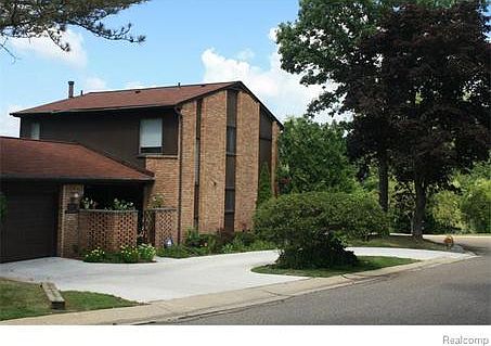 1st image of 2045 Burgundy St #35