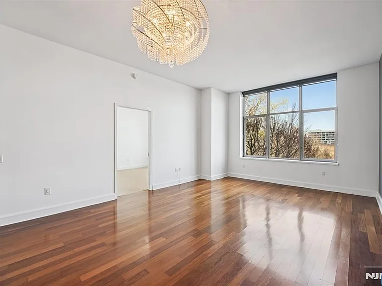 8100 River Rd #209 — Photo 4
