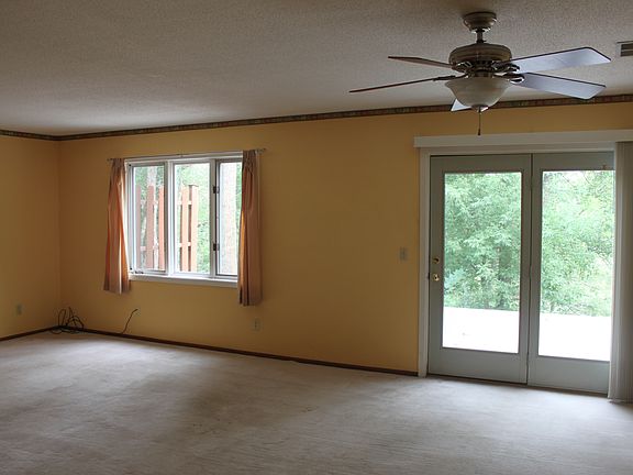 5th image of 22537 Tulip St NW
