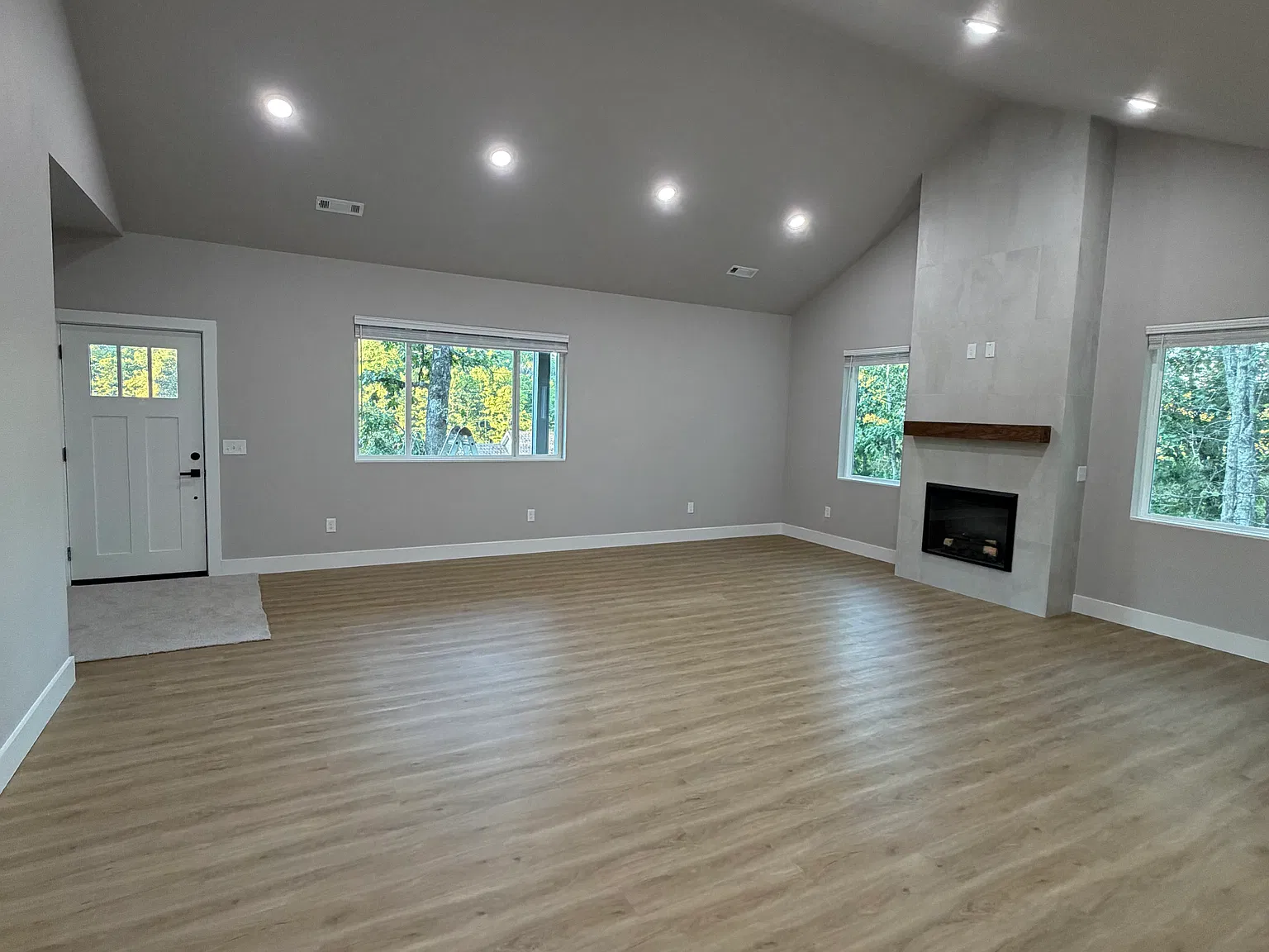 5 bed, 2399 sqft, $3,000 — Photo 2
