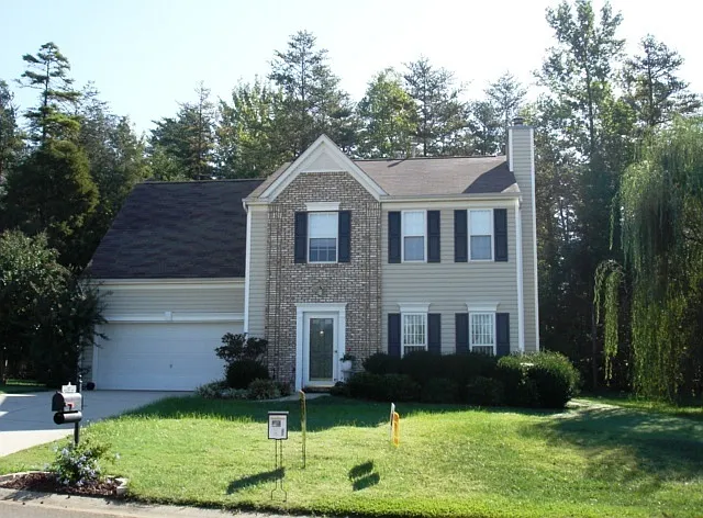583 Stonehenge Dr — Photo 1