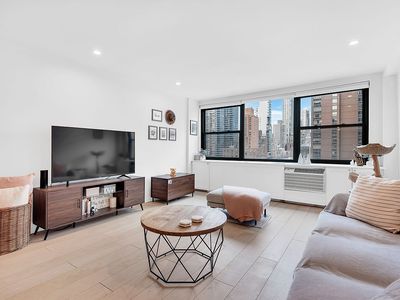 235 E 57th St APT 15B, Manhattan, NY, 10022