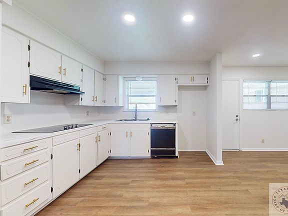 5th image of 12 N Watlington Dr