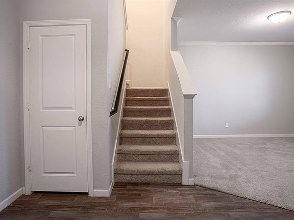 4th image of 452 Glen Meadow Dr