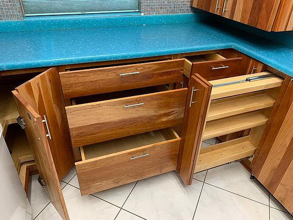 Custom Kitchen Cabinets