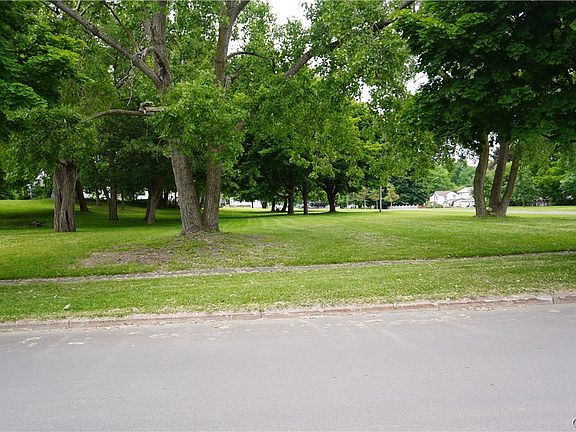 5th image of 101 E 10th St Lot 1