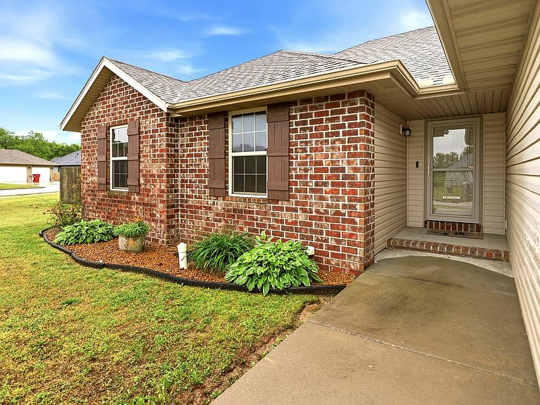 Listing photo 4