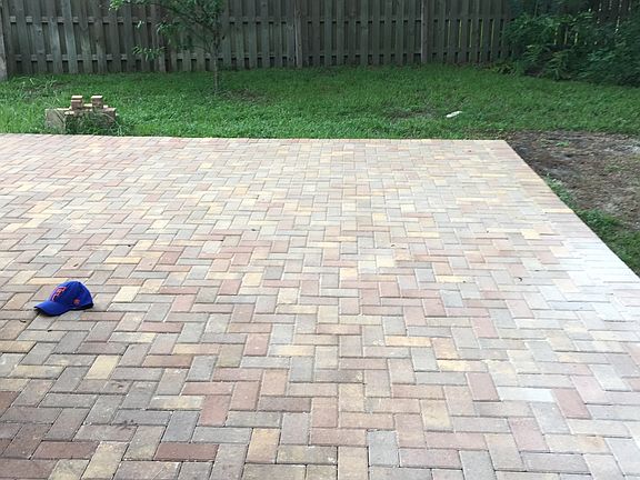 Paver patio 700 sqft