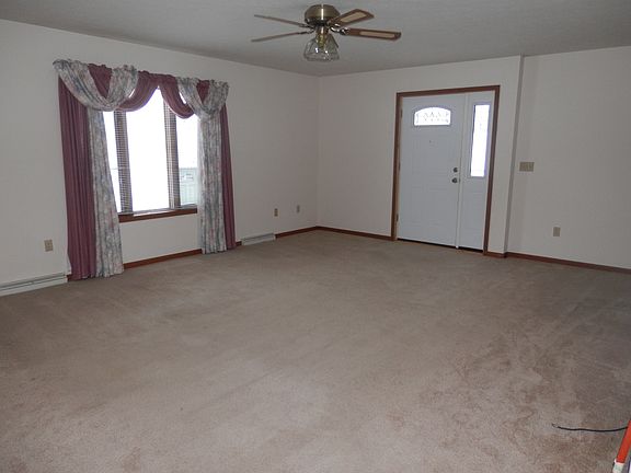 5th image of 148 Royal Crest Dr